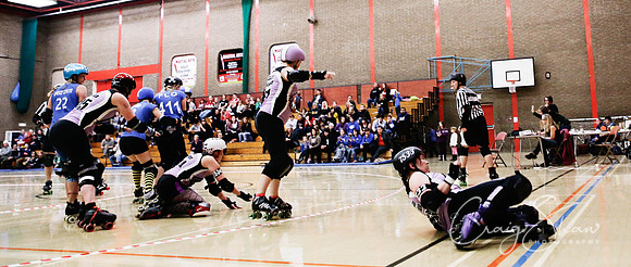577_BruisingBanditasVsWakeyOct2013_bluplanetphoto