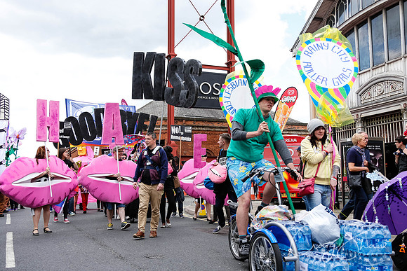 1193ManchesterDayParade2013_bluplanetphoto