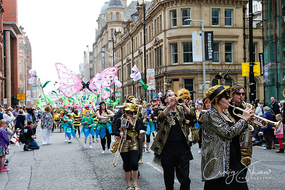 2482ManchesterDayParade2013_bluplanetphoto