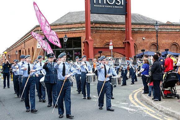 1419ManchesterDayParade2013_bluplanetphoto