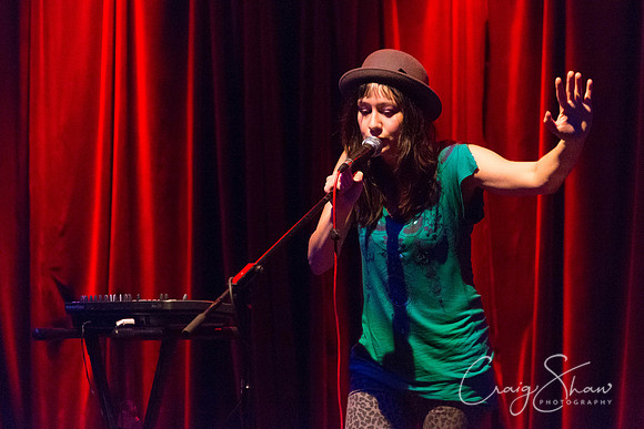 3_LucyWard+support_tradesclub_Dec2013_bluplanetphoto