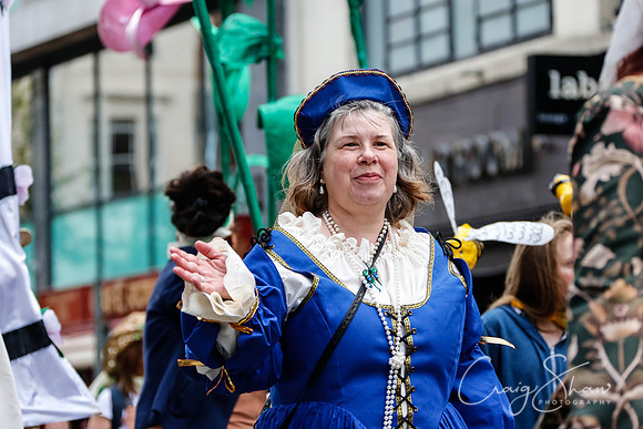 2640ManchesterDayParade2013_bluplanetphoto