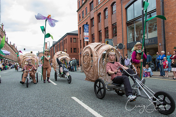 2191ManchesterDayParade2013_bluplanetphoto