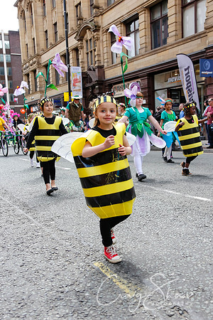 2431ManchesterDayParade2013_bluplanetphoto