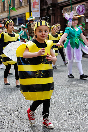 2427ManchesterDayParade2013_bluplanetphoto
