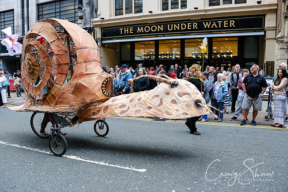 2654ManchesterDayParade2013_bluplanetphoto