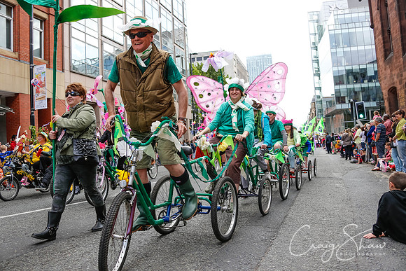 2542ManchesterDayParade2013_bluplanetphoto