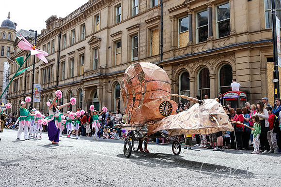 2445ManchesterDayParade2013_bluplanetphoto