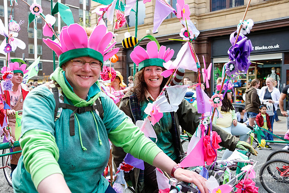 2425ManchesterDayParade2013_bluplanetphoto
