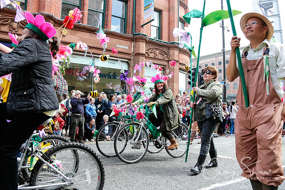 2391ManchesterDayParade2013_bluplanetphoto