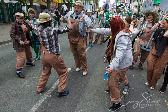 1771ManchesterDayParade2013_bluplanetphoto