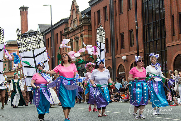 2089ManchesterDayParade2013_bluplanetphoto