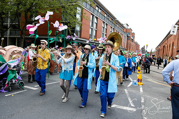 1298ManchesterDayParade2013_bluplanetphoto
