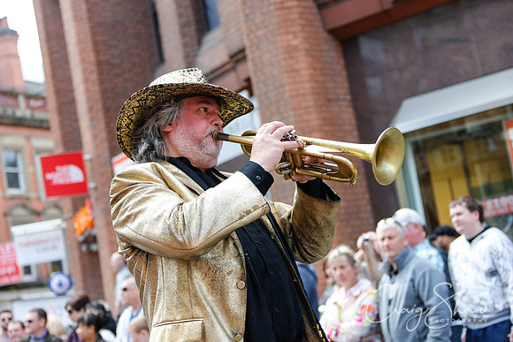 2572ManchesterDayParade2013_bluplanetphoto
