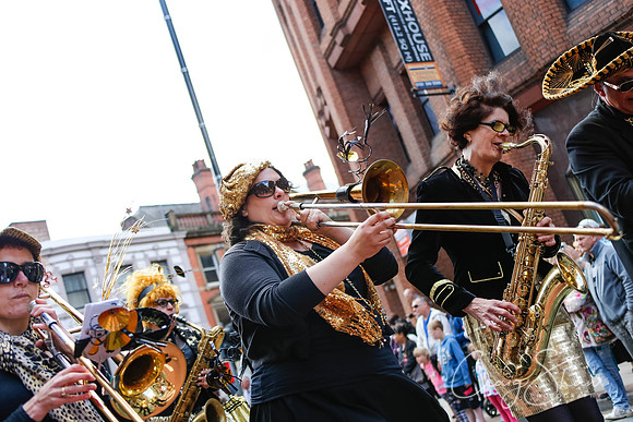 2580ManchesterDayParade2013_bluplanetphoto