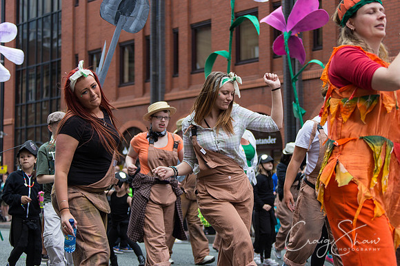2070ManchesterDayParade2013_bluplanetphoto