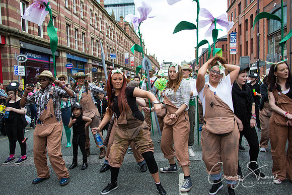 2132ManchesterDayParade2013_bluplanetphoto