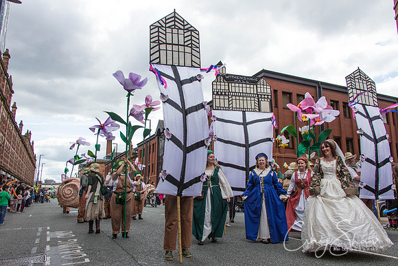 2123ManchesterDayParade2013_bluplanetphoto
