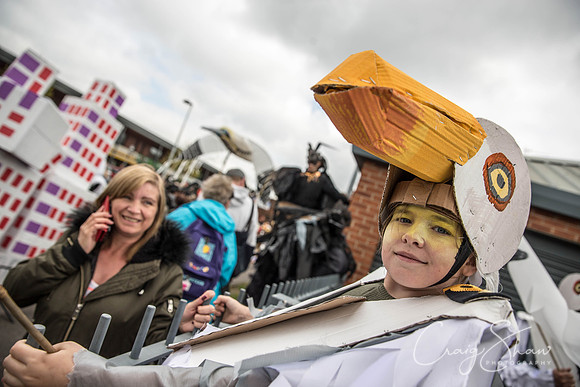The Extraordinary Orchard Park Parade, Hull