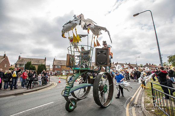 The Extraordinary Orchard Park Parade, Hull
