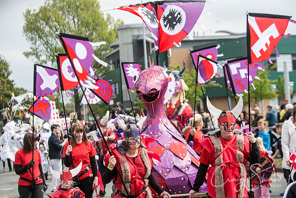 The Extraordinary Orchard Park Parade, Hull