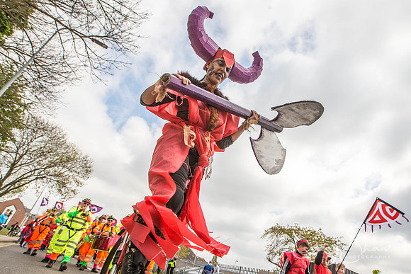 The Extraordinary Orchard Park Parade, Hull
