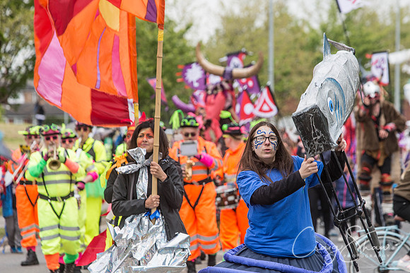 The Extraordinary Orchard Park Parade, Hull
