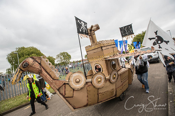 The Extraordinary Orchard Park Parade, Hull