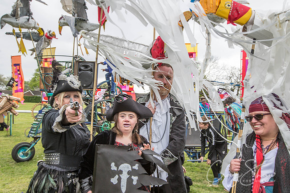 The Extraordinary Orchard Park Parade, Hull