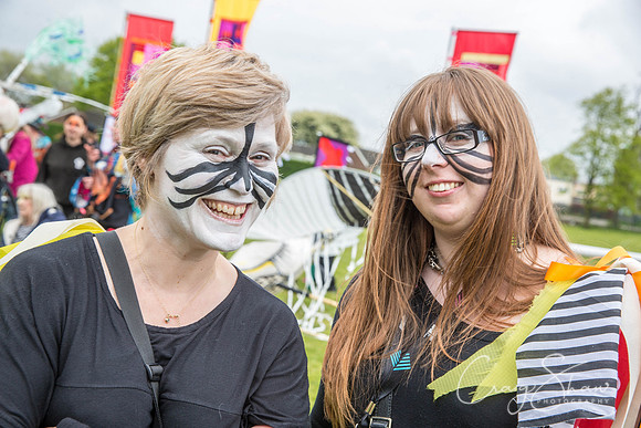 The Extraordinary Orchard Park Parade, Hull