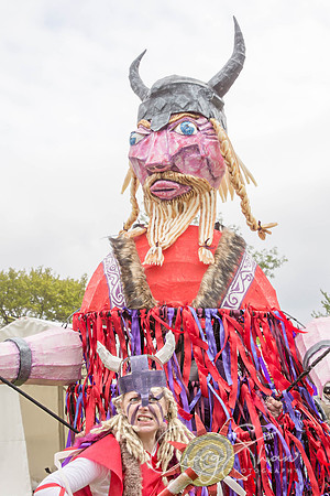 The Extraordinary Orchard Park Parade, Hull