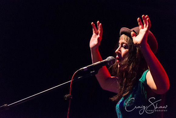120_LucyWard+support_tradesclub_Dec2013_bluplanetphoto