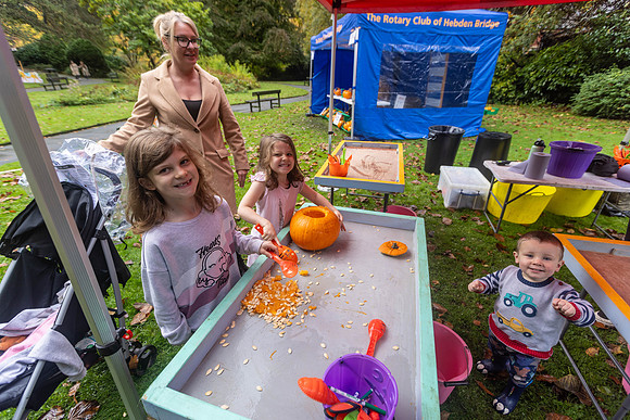 421_HebdenPumpkinTrail2024_Cshaw-
